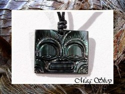 Moana Collection / Collier Toakura Tiki Marquisien Nacre de Tahiti H:2.5cm X L:3cm Reflets Verts Foncés / Taille Réglable Coton Noir (photos contractuelles)