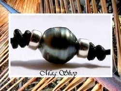 Bora-Bora Collection / Collier Surfeur Toopua Perle Cerclée de Tahiti 10.60mm/C+ Gris/Bleus Clairs / Intercalaires Argent 925 (0.44g) Taille Réglable Coton Noir (photos non contractuelles)