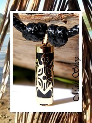 TIKI Collection / Collier Tortue Alaka'i Marquisienne H:3cm / Pendentif OR 750/1000 (0,94g) & Agate Noire Véritable / Coton Noir (Photos Contractuelles)