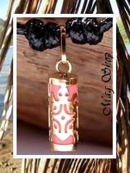 Collier Alaka'i Tortue Marquisienne / Pendentif OR 750/1000 (0.36g) / Quartz Rose / Coton Noir (Photos Contractuelles)