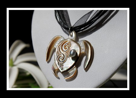 Tortue Archipels Mehetia Vagues Collier Nacre & Perle Keishi de Tahiti Modèle 4 MAG.SHOP TAHITI