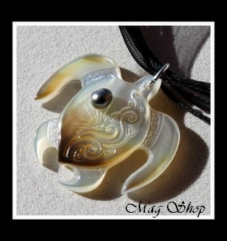 Tortue Moana Vagues Collier Nacre Reflets Clairs-Marrons & Perle Keishi de Tahiti MAG.SHOP
