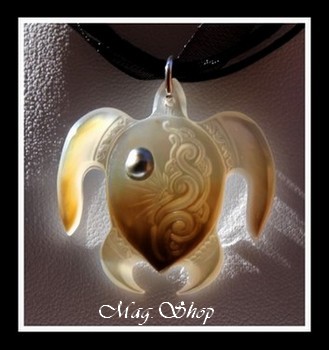 Tortue Moana Vagues Collier Nacre Reflets Clairs-Marrons & Perle Keishi de Tahiti MAG.SHOP
