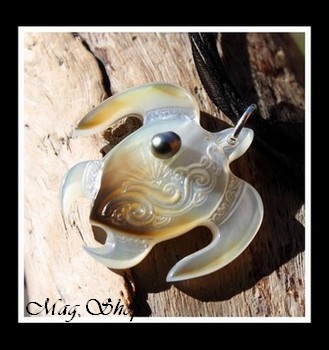 Tortue Moana Vagues Collier Nacre Reflets Clairs-Marrons & Perle Keishi de Tahiti MAG.SHOP