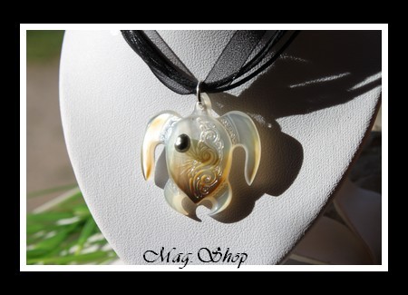 Tortue Moana Vagues Collier Nacre Reflets Clairs-Marrons & Perle Keishi de Tahiti MAG.SHOP