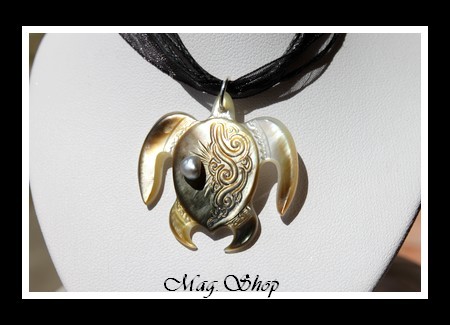 Tortue Moana  Vagues Collier Nacre Reflets Ocres & Perle Keishi de Tahiti MAG.SHOP