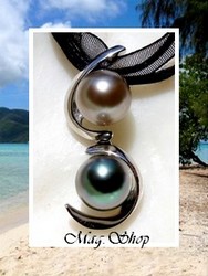 Silver Sea Collection / Collier Toi & Moi Tubuai / 2 Perles Rondes de Tahiti B / Champagnes 10.65mm / Verts Foncés 10.85mm / Pendentif Argent 925 (1.88g) / Cordons Noir ( photos non contractuelles)