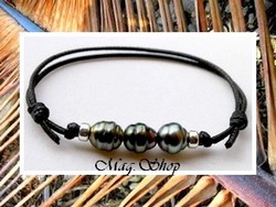 Bora-Bora Collection / Bracelet Surfeur Tuherahera 3 Perles Cerclées de Tahiti Gris/Verts - Gris/Bleus 9.30mm-9.70mm/AB / Argent 925 (0.44g) / Taille Réglable Coton Noir (photos non contractuelles)