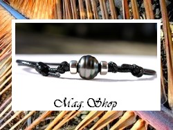 Bora-Bora Collection / Bracelet Surfeur Tutehau Perle Cerclée de Tahiti 11.05mm/B Gris/Verts / Intercalaires Argent 925 (0.44g) / Taille Réglable Coton Noir (photos non contractuelles)
