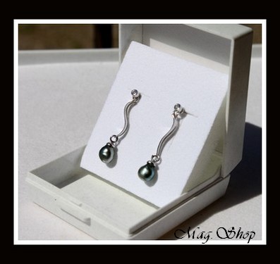 Ururoa Boucles d`Oreilles Argent Rhodié Zircons Perles Keishis de Tahiti Reflets Verts MAG.SHOP