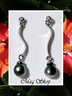 Keishis Collection - Boucles d'Oreilles Ururoa Argent Rhodié 925  (1.08g) + 2 Zircons / Perles Keishis de Tahiti 6mm/A Formes Baroques Reflets Verts (photos non contractuelles)