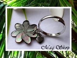 Fleurs Collection / Bague Vahinerii Fleur de Tiaré / Argent Rhodié 925 (2.51g) / Nacre de Tahiti 2cm Ocres Colorés / Taille Réglable (Photos non Contractuelles)