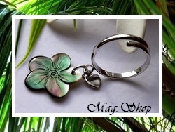 Fleurs Collection / Bague Vaiana Fleur Hibiscus / Argent Rhodié 925 (2.51g) / Nacre de Tahiti 2cm Ocres Colorés / Taille Réglable (Photos non Contractuelles)