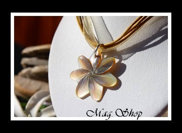 Vaianae Fleur de Tiaré Collier Nacre de Tahiti Modèle 5 MAG.SHOP