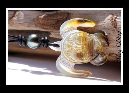 Vairao Collier Tortue Tiki Marquisienne Nacre & Perle de Tahiti Modèle 1 MAG.SHOP TAHITI